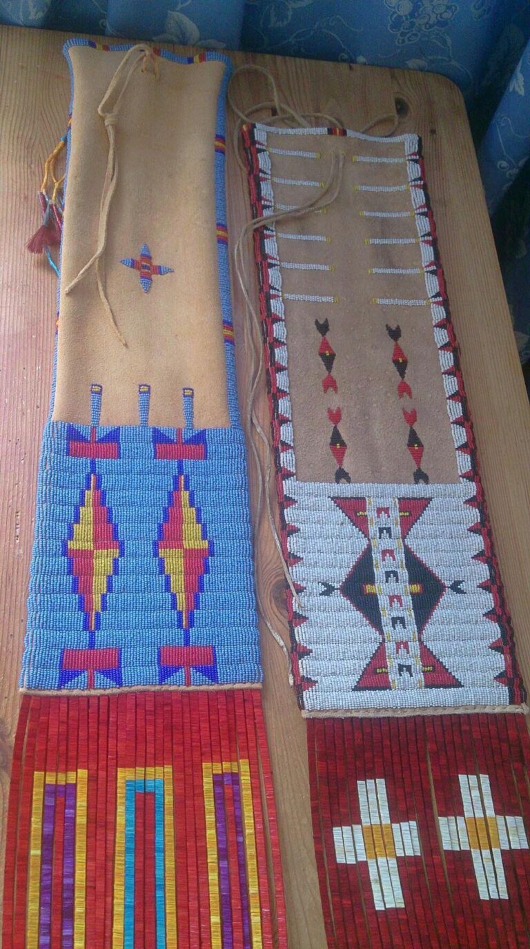 These Sioux pipe bag reproductions are typical examples of cold and "sterile" work. Historical originals are never "sterile".