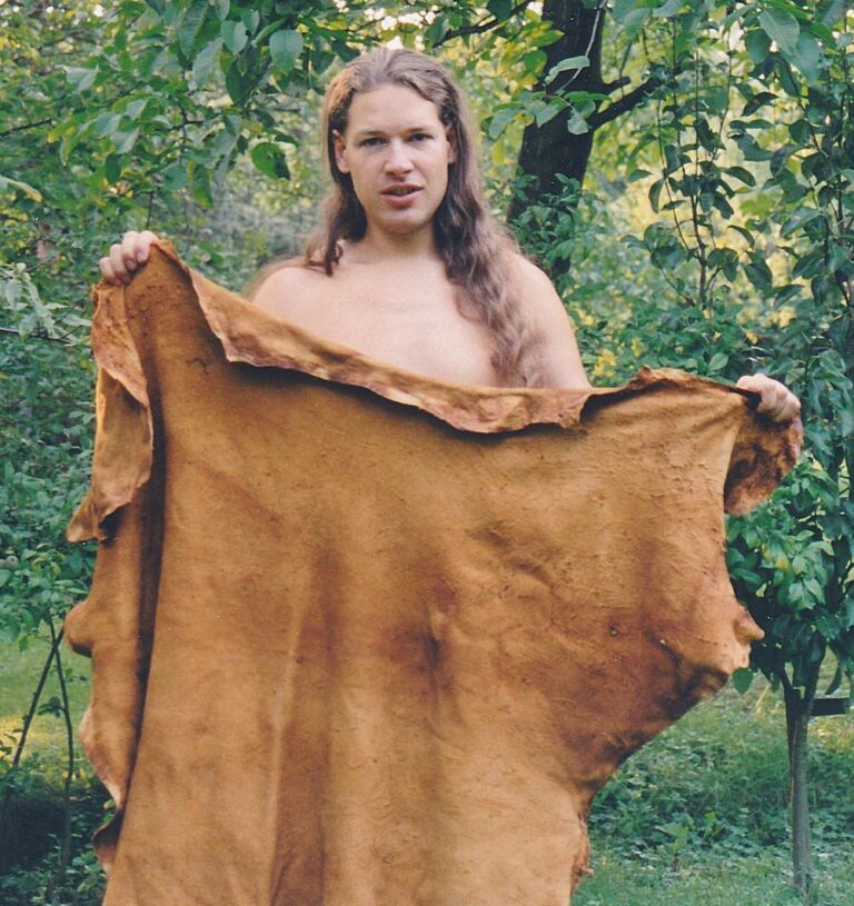 The author of the article with his own brain-tanned elk hide. Nothing compares to brain-tanned hides in terms of quality. Chemically or industrially tanned hides are of much lower quality.