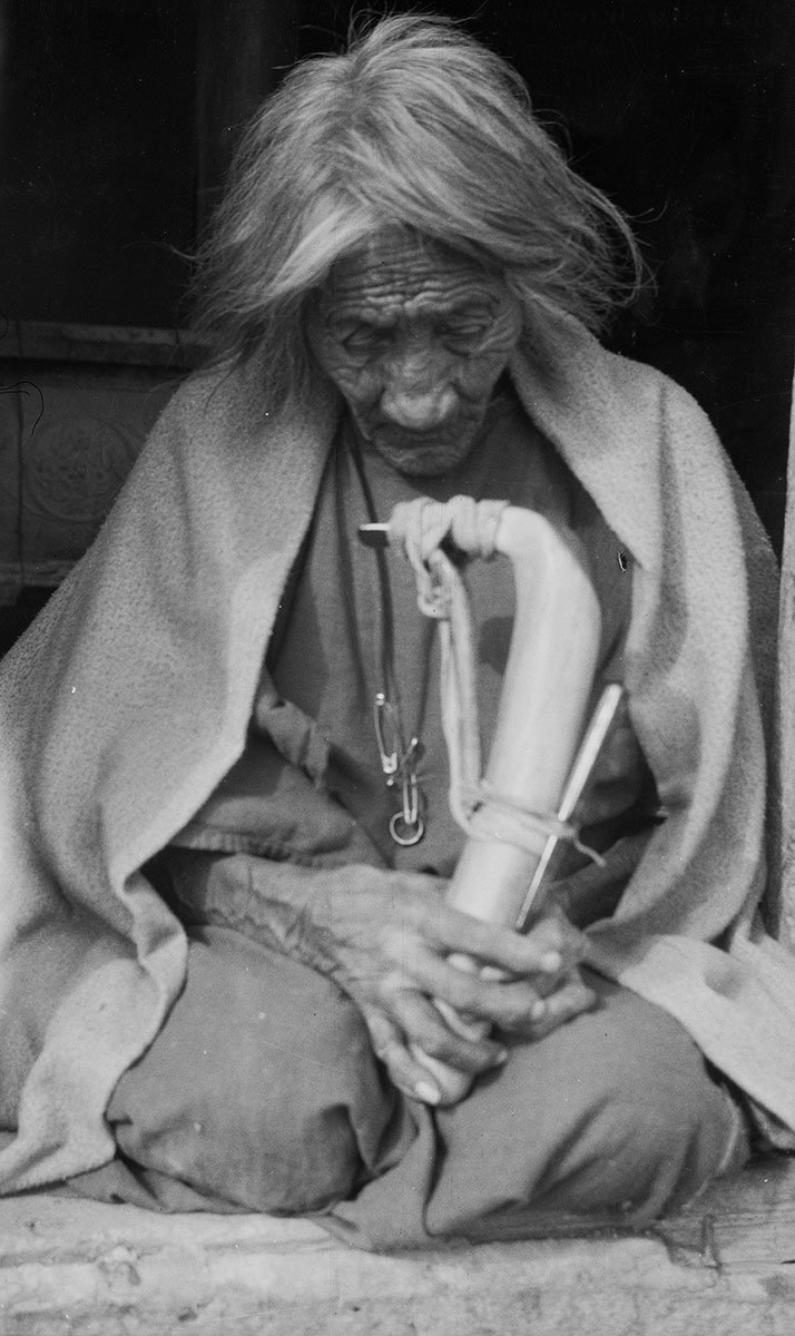 Cheyenne woman with a scraper. Photograph from the early 20th century.